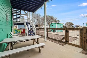 Wade Into Life 3 Bedroom Home by RedAwning