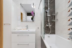 Apartment Manufaktura Łódź by Renters