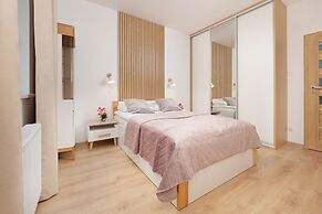 Apartment Manufaktura Łódź by Renters