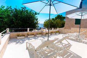 Hope - 30m to the sea & Seaview - R1