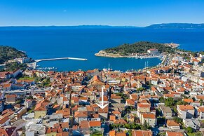 Goran - in the Center of the City - R1