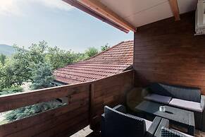 Mar - With Pool - R6