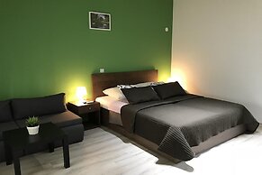 Mar - With Pool - R6