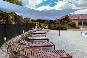 Mar - With Pool - R9