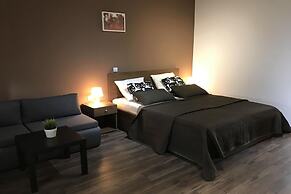 Mar - With Pool - R9