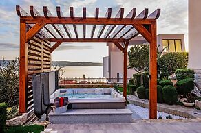 Anka - With Open Jacuzzi - R5