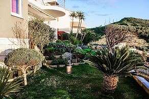 Anka - With Open Jacuzzi - R5