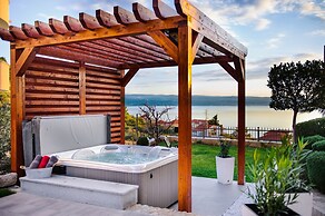 Anka - With Open Jacuzzi - R3