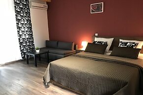 Mar - With Pool - R7