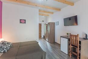 Mar - With Pool - R7