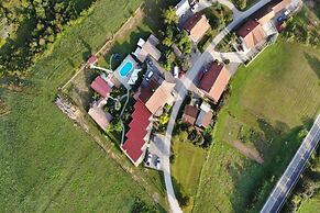 Mar - With Pool - R7