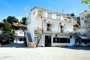 Robi - 50m From Beach - R1