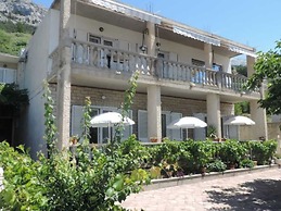 Maza - With Seaview & Parking - R1