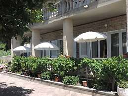 Maza - With Seaview & Parking - R1