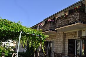 Ljuba - 130 Meter From sea - R7