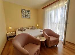 Nikola 1 - Free Parking - R4