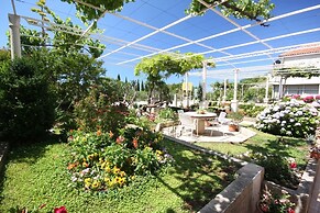 Nikola 1 - Free Parking - R4