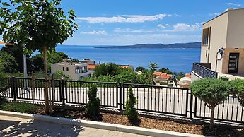 Maza - With Seaview & Parking - R2