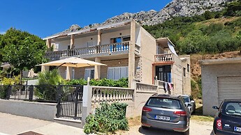 Maza - With Seaview & Parking - R2