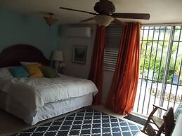 Beautiful Home At The Hill With Private Pool