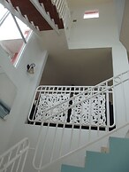 Beautiful Home At The Hill With Private Pool