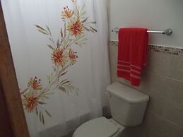 Beautiful Home At The Hill With Private Pool