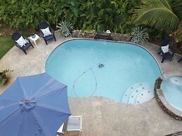 Beautiful Home At The Hill With Private Pool