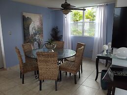 Beautiful Home At The Hill With Private Pool