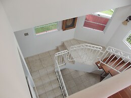 Beautiful Home At The Hill With Private Pool