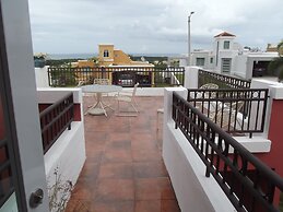 Beautiful Home At The Hill With Private Pool