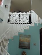 Beautiful Home At The Hill With Private Pool