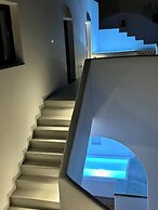 Santorini Miracles Suites, Adults Only