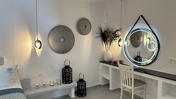 Santorini Miracles Suites, Adults Only