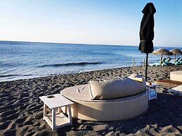 Santorini Miracles Suites, Adults Only