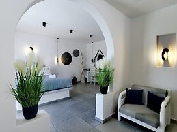 Santorini Miracles Suites, Adults Only