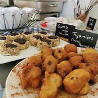 Santorini Miracles Suites, Adults Only