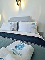 Santorini Miracles Suites, Adults Only