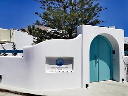 Santorini Miracles Suites, Adults Only