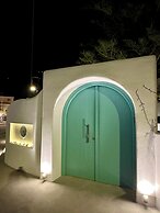 Santorini Miracles Suites, Adults Only