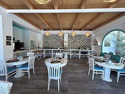 Santorini Miracles Suites, Adults Only