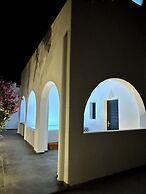 Santorini Miracles Suites, Adults Only