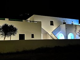 Santorini Miracles Suites, Adults Only