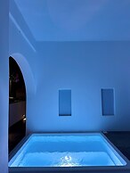 Santorini Miracles Suites, Adults Only