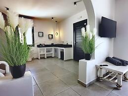 Santorini Miracles Suites, Adults Only