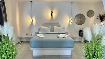 Santorini Miracles Suites, Adults Only