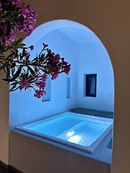 Santorini Miracles Suites, Adults Only