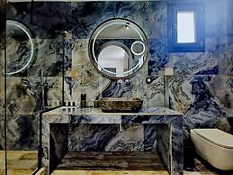 Santorini Miracles Suites, Adults Only