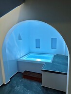 Santorini Miracles Suites, Adults Only
