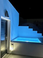 Santorini Miracles Suites, Adults Only