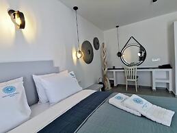 Santorini Miracles Suites, Adults Only